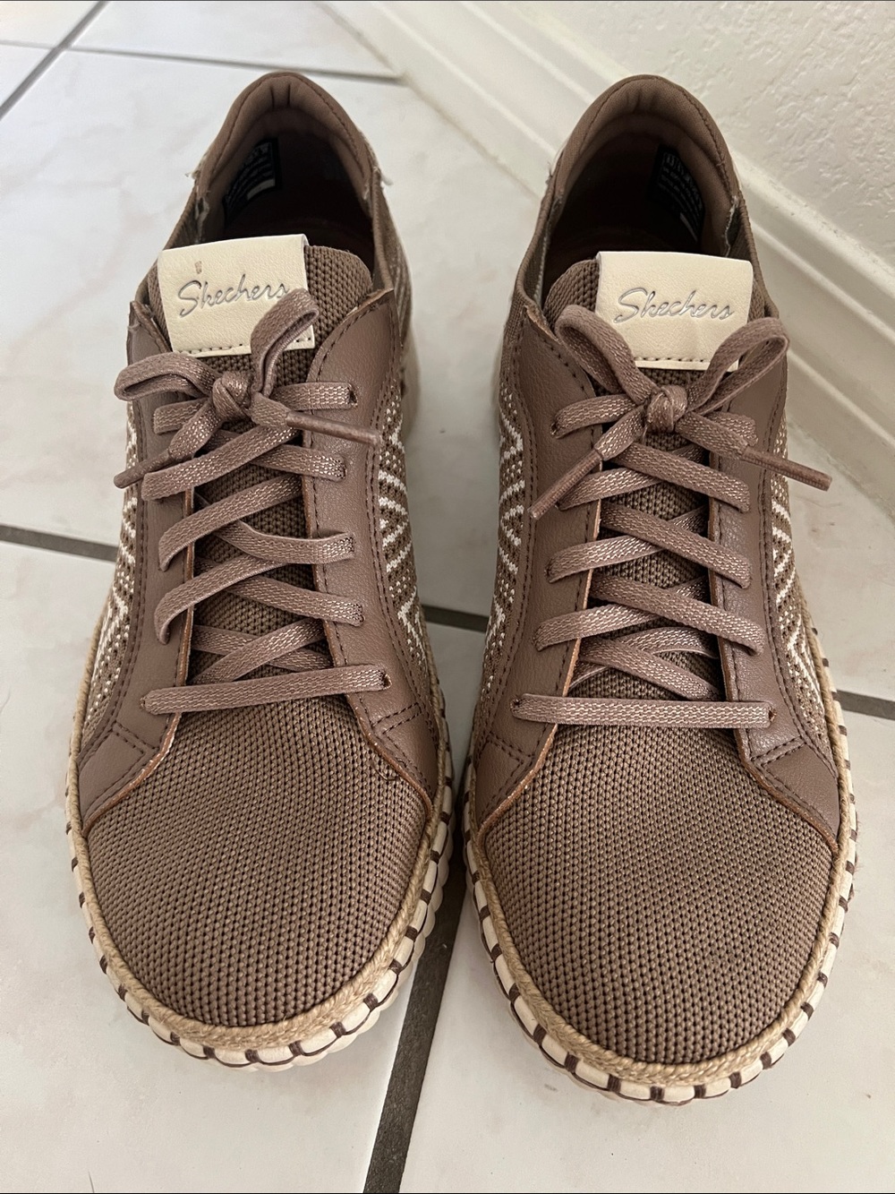 Skechers Womens Wilshire Blvd. Taupe Knit Lace-Up Step-in Sneakers